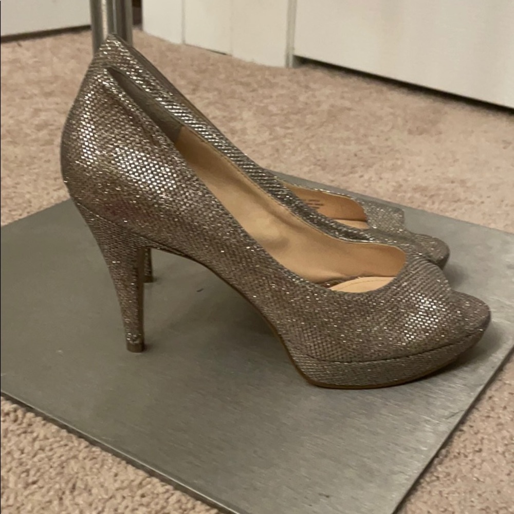 Light gold shimmery peep toe pumps - Picture 3 of 8